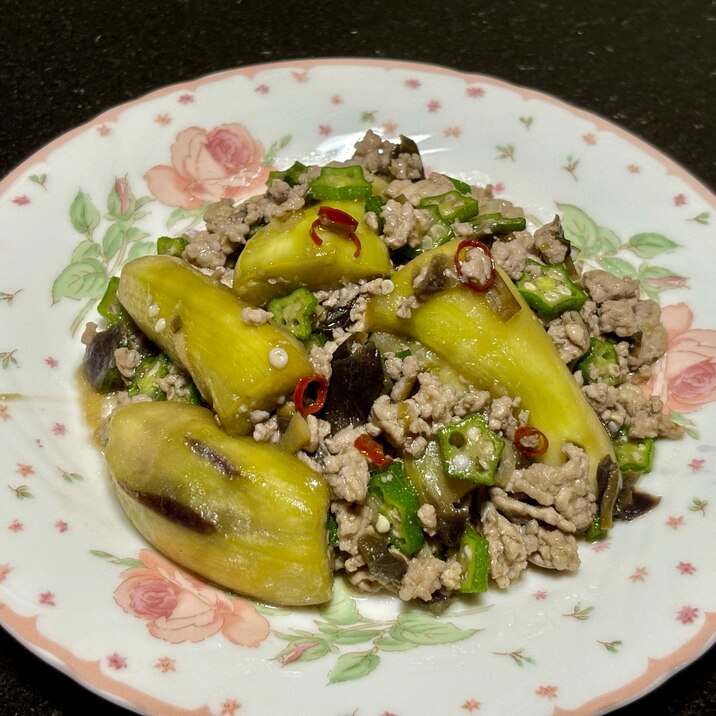 皮と実を分けて使用した茄子のひき肉炒め
